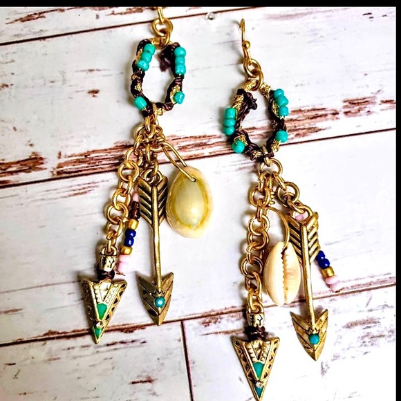 Boho Shell & Arrow Earrings - Picture 3 of 3